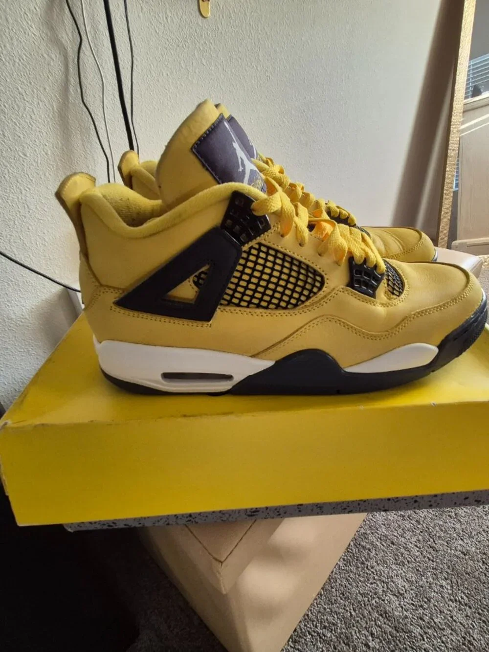 JORDAN 4 LIGHTNING